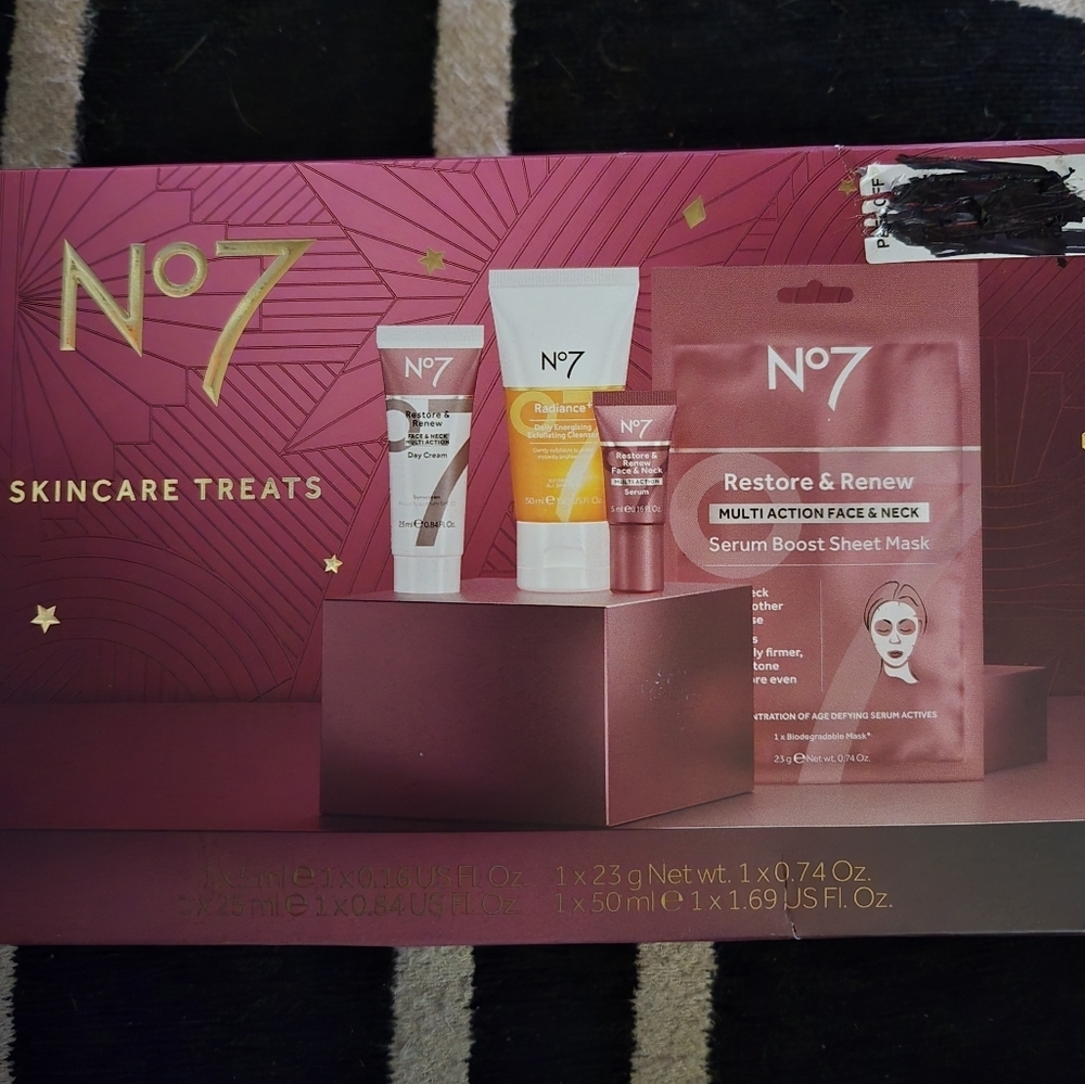 NO7 SKINCARE TREATS GIFT SET SEE DETAILS - Picture 2 of 5